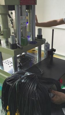 35T เครื่องพิมพ์ฉีดตั้งขนาดเล็ก 1300Kg น้ําหนัก 6.7KW กําลัง
